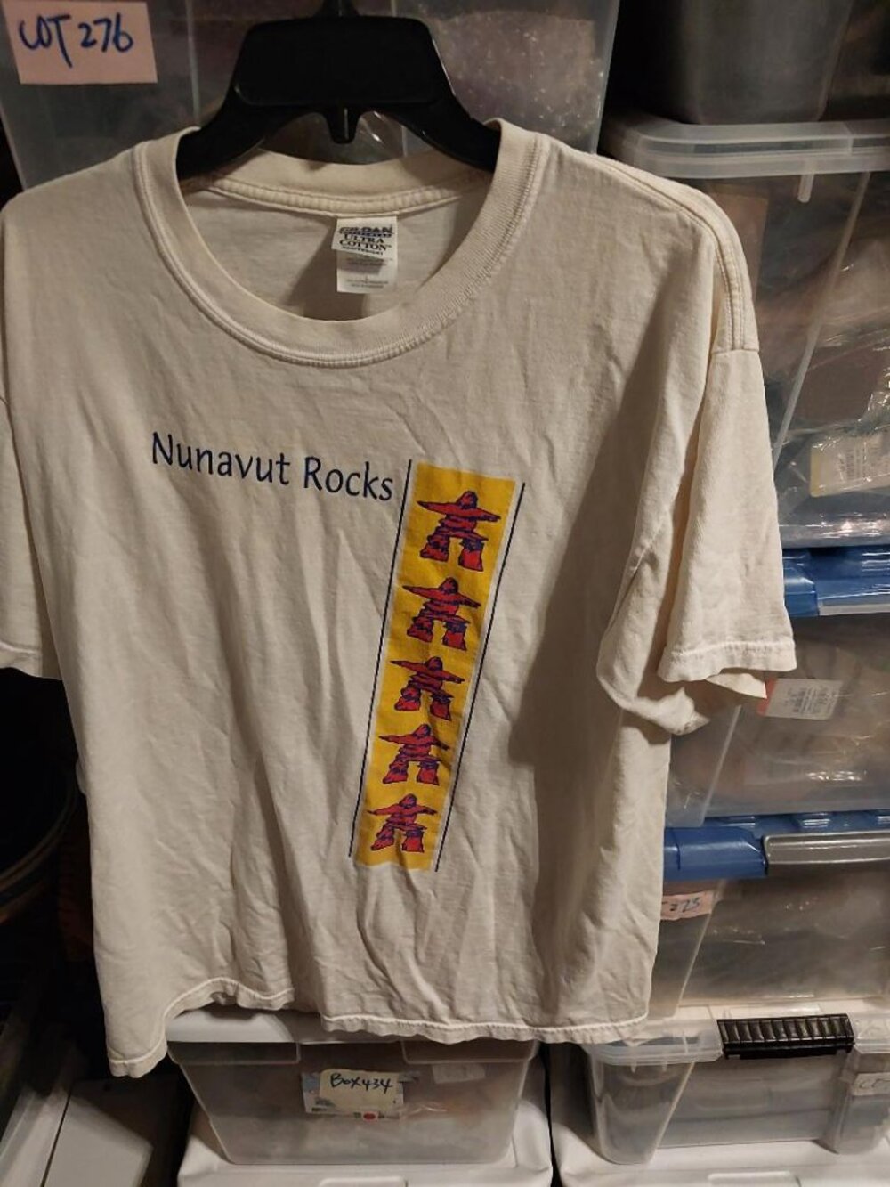 Vintage White Style Cotton Nunavut Rocks Vertical Graphic in Red & Yellow Sz L